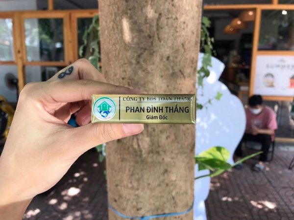 In thẻ tên cài áo